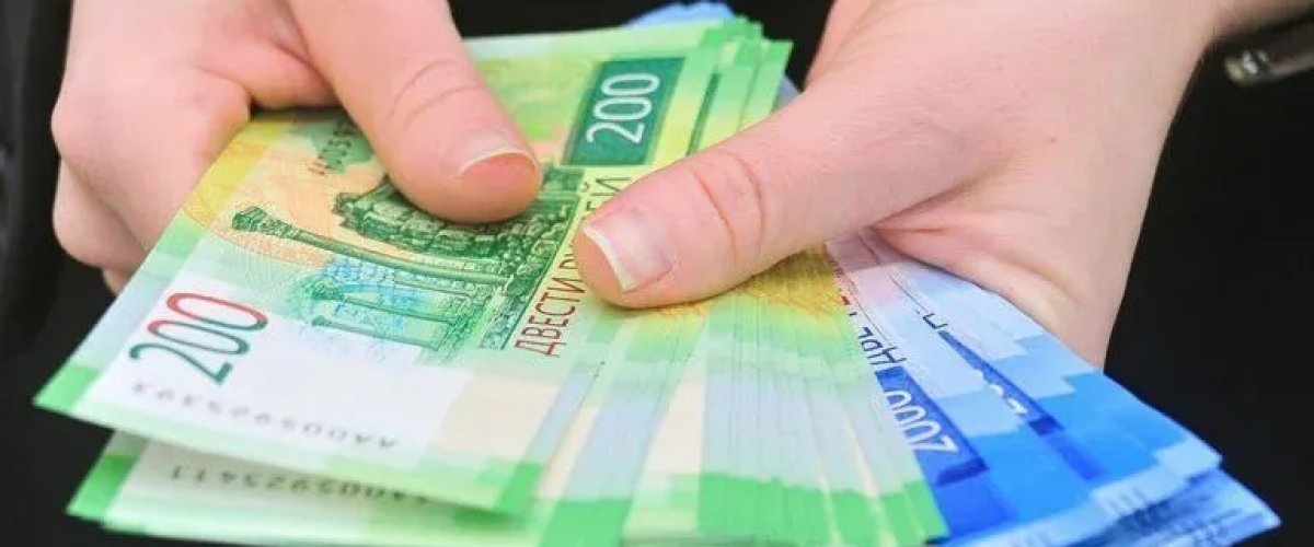 Почти половина россиян прощают долги