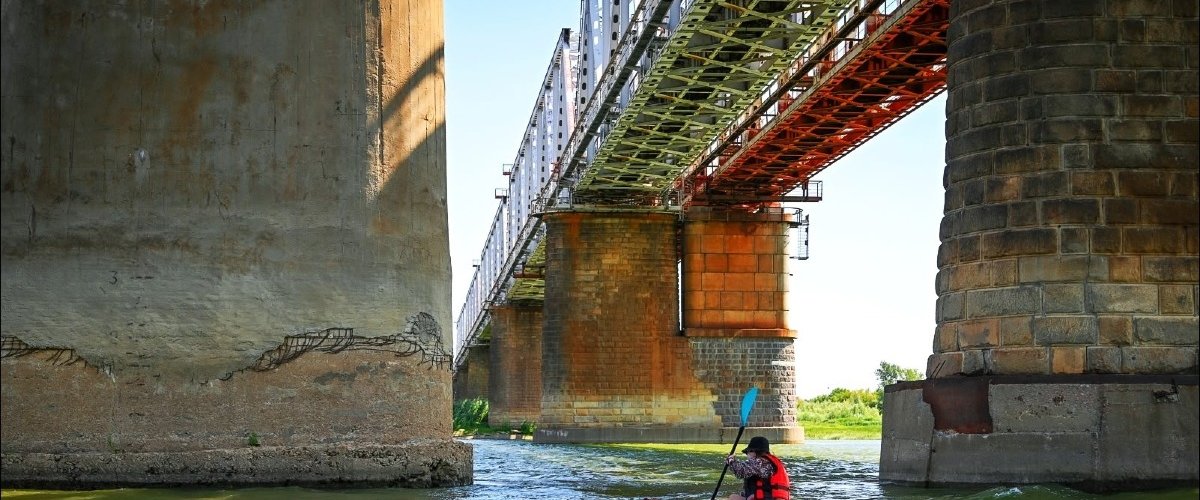Падение уровня воды в Иртыше ставит под угрозу судоходство