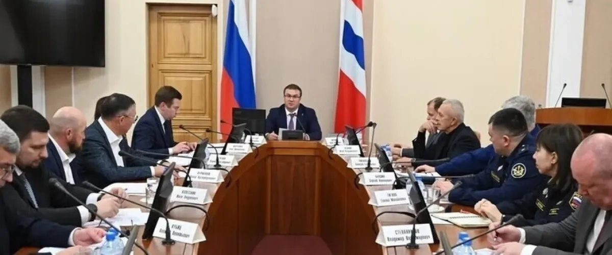 В Омске на совещании с губернатором обсудили готовность к реагированию на угрозы
