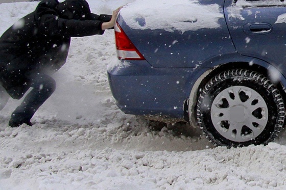В Омске произошло 27 ДТП из-за снега