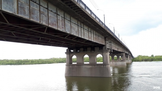 В Омске на Ленинградском мосту полностью запретят движение грузовиков