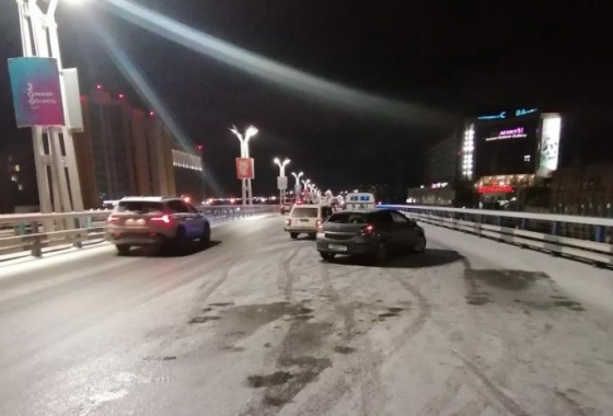 В Омске за час на мостах и путепроводах в ДТП попали около 30 автомобилей