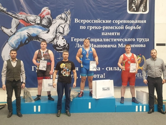 Омские борцы завоевали награды всероссийских соревнований в Бердске