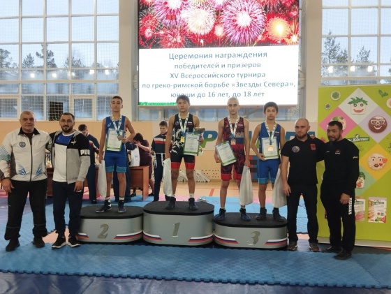 Омские борцы успешно выступили на всероссийском турнире 