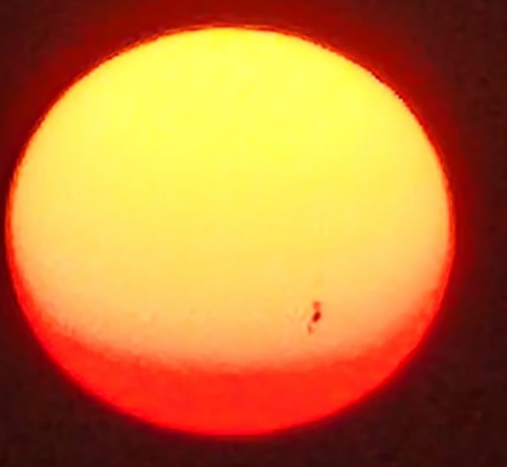 Мощную группу пятен на Солнце запечатлел фотограф из Гоа