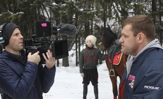 Американцы приехали в Омск, чтобы снять документальный фильм про сибирского силача 