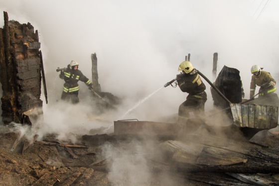 Частный дом в Омске тушили 62 пожарных