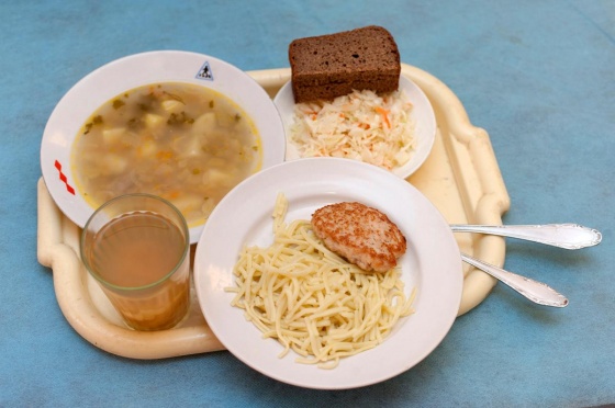 Прокуратура добилась повышения стоимости обедов для детей-инвалидов