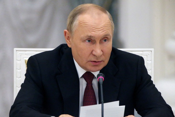 Владимир Путин пообещал обеспечить безопасные условия для референдумов в Донбассе