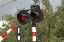 Омским водителям рассказали, как избежать ДТП на железнодорожном переезде  