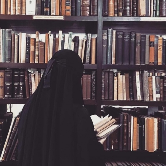Студентка из Омска подала в суд на медицинский колледж из-за хиджаба