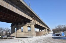 В Омске ограничат движение на подъезде к Ленинградскому мосту
