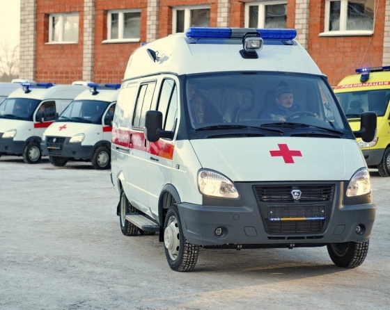 В Омске семья с ребенком упала в трехметровый погреб 