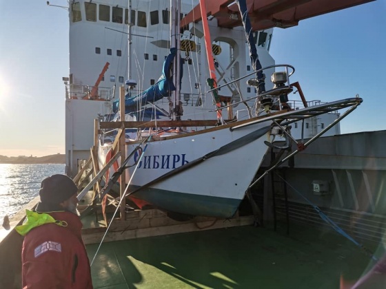 Яхта «Сибирь» продолжит путешествие на судне «Академик Трёшников»
