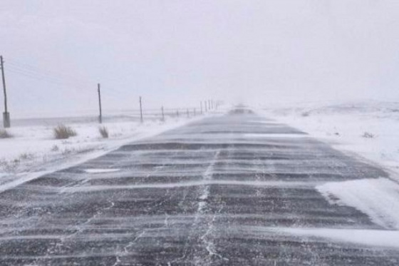Движение автотранспорта в Казахстан перекрыли из-за морозов