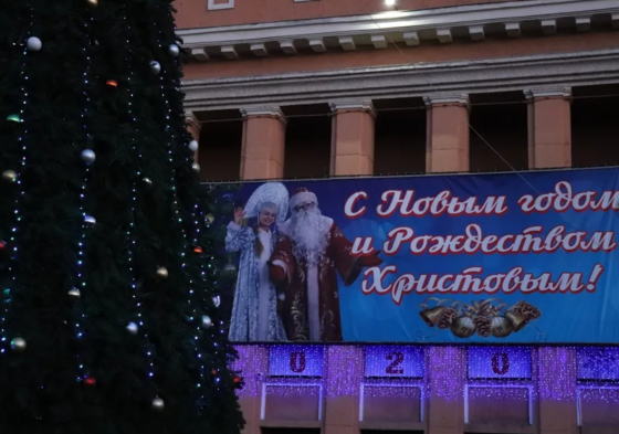 Из Омска в Стаханов отправили 6 тысяч новогодних подарков
