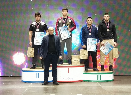 В Омске прошел Всероссийский турнир по борьбе памяти Юрия Крикухи 