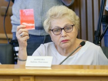 «Баба Люба». 73-летняя депутат возглавила комиссию по молодежи в Екатеринбурге