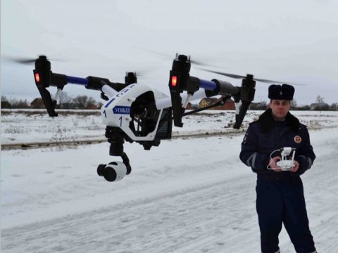 В Омской области ГИБДД запустило над трассой дрон