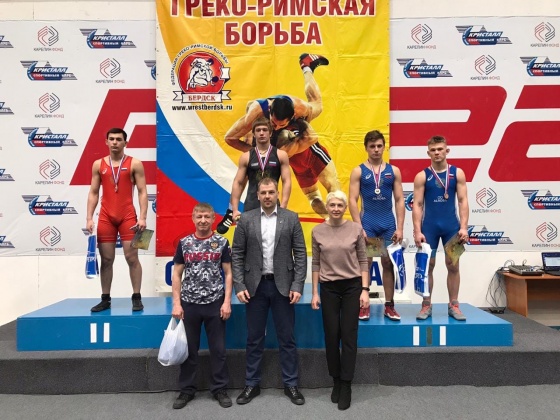 Омские борцы показали завоевали 8 медалей