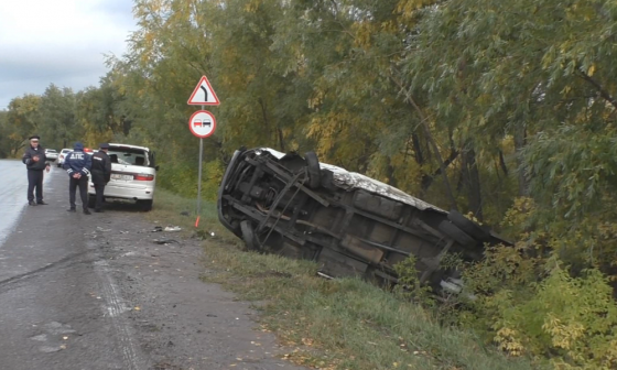 В аварии под Омском опрокинулась «Газель» с пассажирами