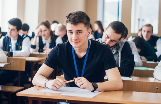 Омские подростки чаще выбирают колледжи, чем учебу в школе