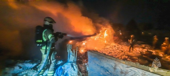 На Левобережье Омска крупный пожар 
