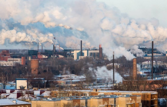 Губернатор проблему выбросов в Омске хочет решить на федеральном уровне