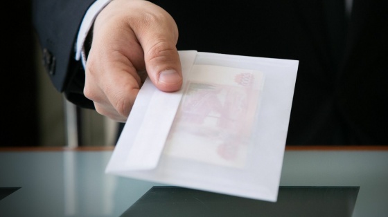 В Омске значительно выросла общая сумма взяток и их средний размер