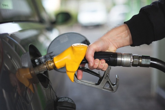 В Омске начали расти цены на бензин