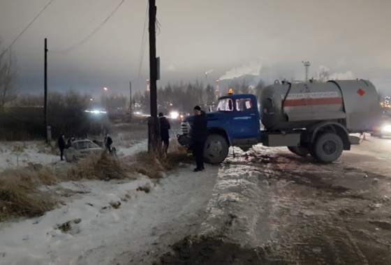 В Омске два человека погибли в страшном ДТП