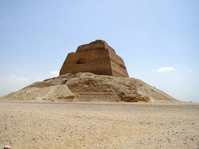 Пирамида в Мейдуме XXVI век до н. э..jpg