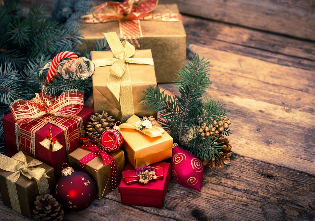 christmas-winter-new-year-gifts-bow-novyi-god-elka-podarki-b.jpg